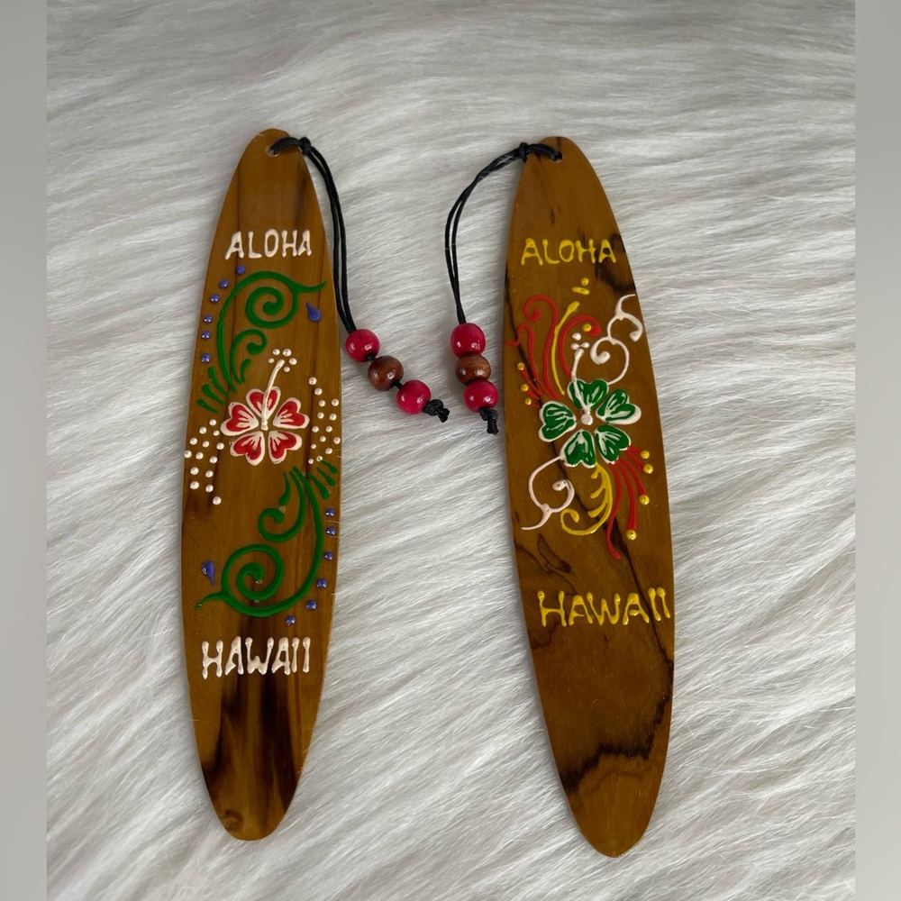 2 Hawaiian Islands Hibiscus Hand Painted Wood Surfboard Book MarkerHawaii Aloha